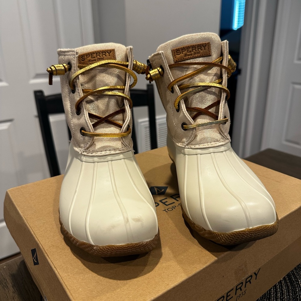 Sperry Women’s Cream and Brown Duck Rain Boots